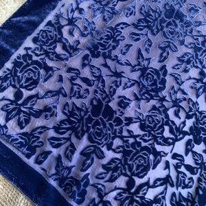 💙💐Navy Blue Floral Velvet Shawl 💐💙